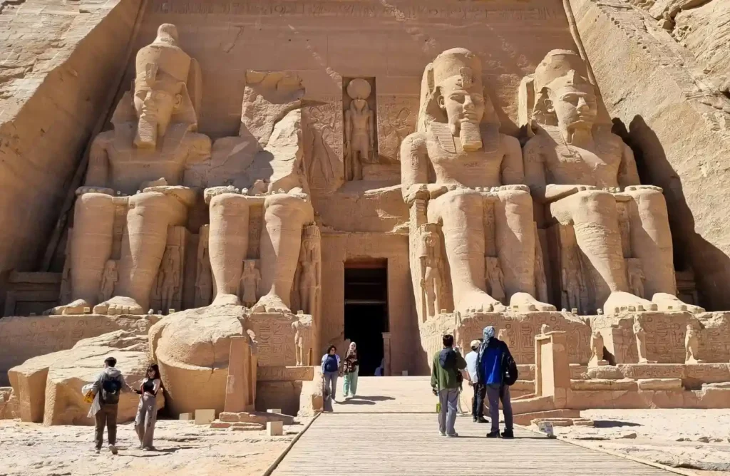  tourists-visit-Abu-Simbel-Egypt 