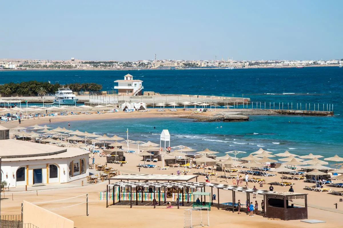 Best time to visit Hurghada - sunny Red Sea beach