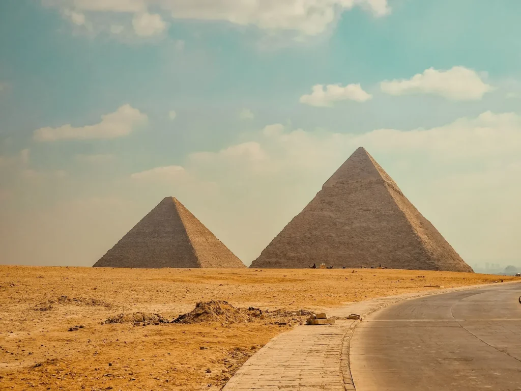 2 Day Trip to Cairo from Hurghada: Pyramids, GEM & Old Cairo