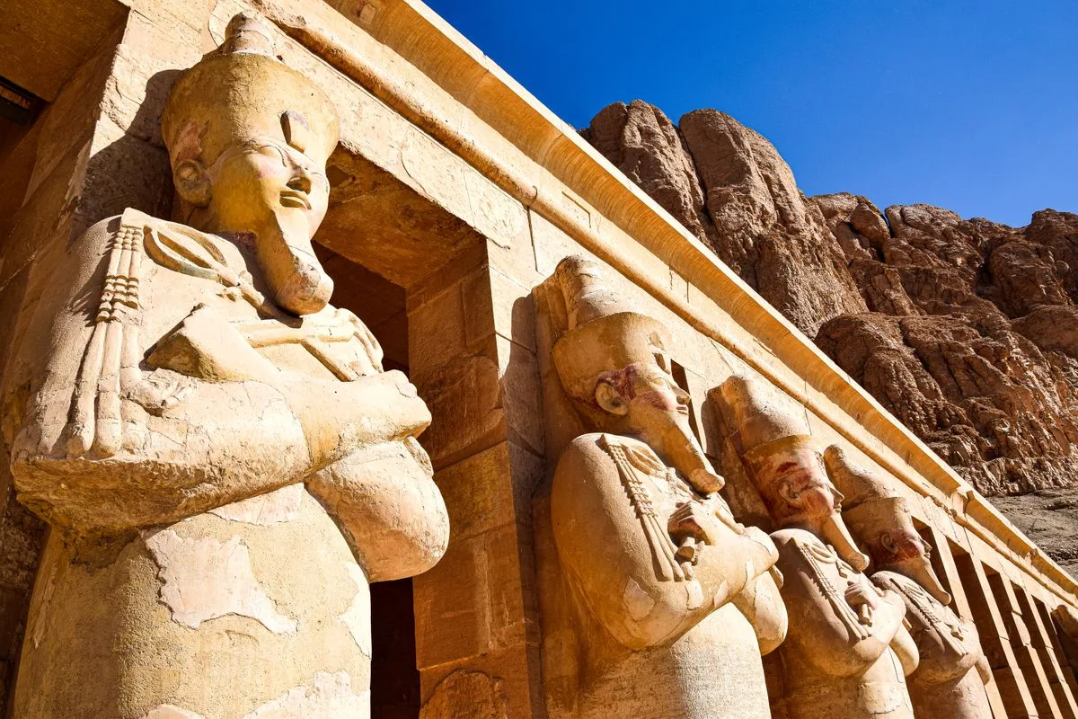 Hatshepsut Temple - colonnade and cliffs