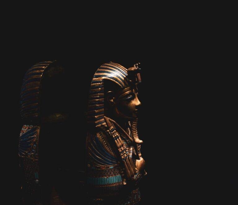King akhenaten pharaoh statue