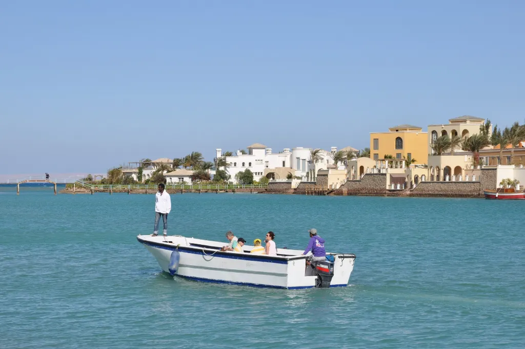 El Gouna lagoon and boat, a calm base for all inclusive New Year holidays
