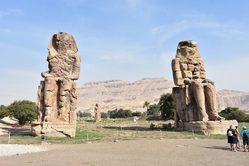 Colossi of Memnon in Luxor, an easy stop on Christmas trips for families