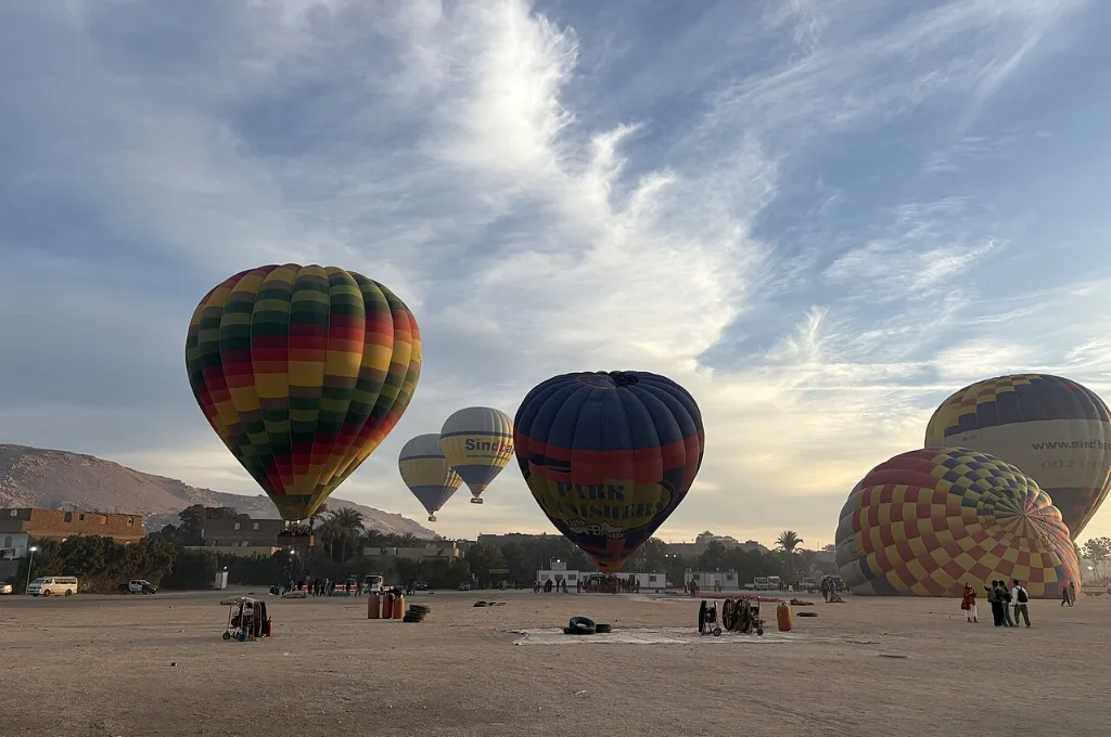 Last minute hot air balloon rides at sunrise over Luxor