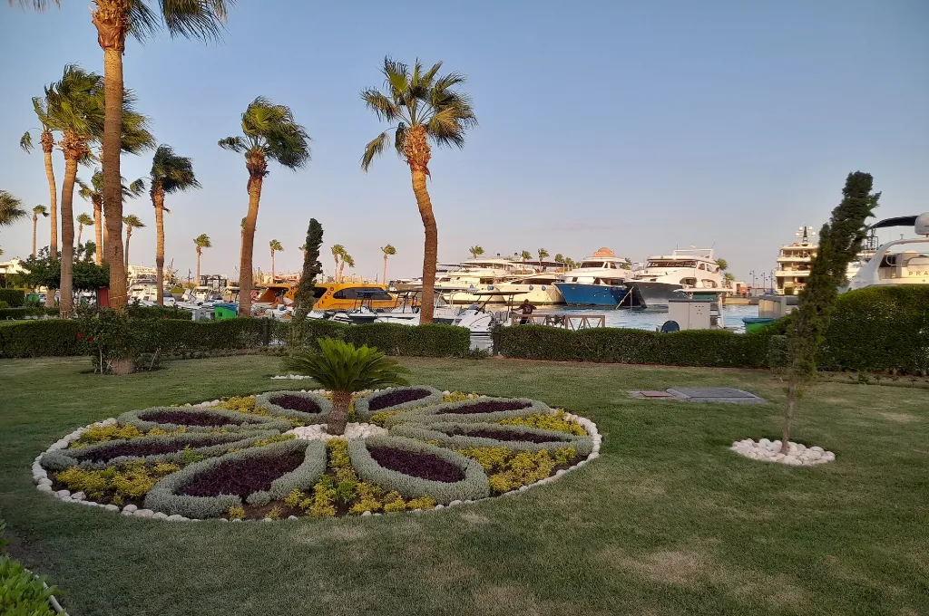 Palm-lined marina gardens, a pleasant stroll on New Year's Eve in Hurghada