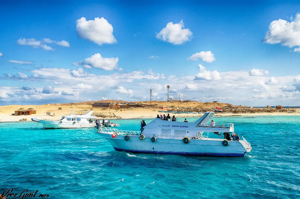 Boat on turquoise Red Sea water off Hurghada, a classic day out during Hurghada Christmas holidays