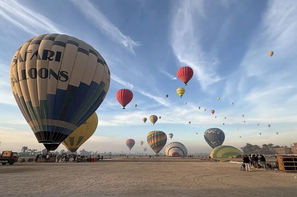 Last minute hot air balloon rides above the Nile valley